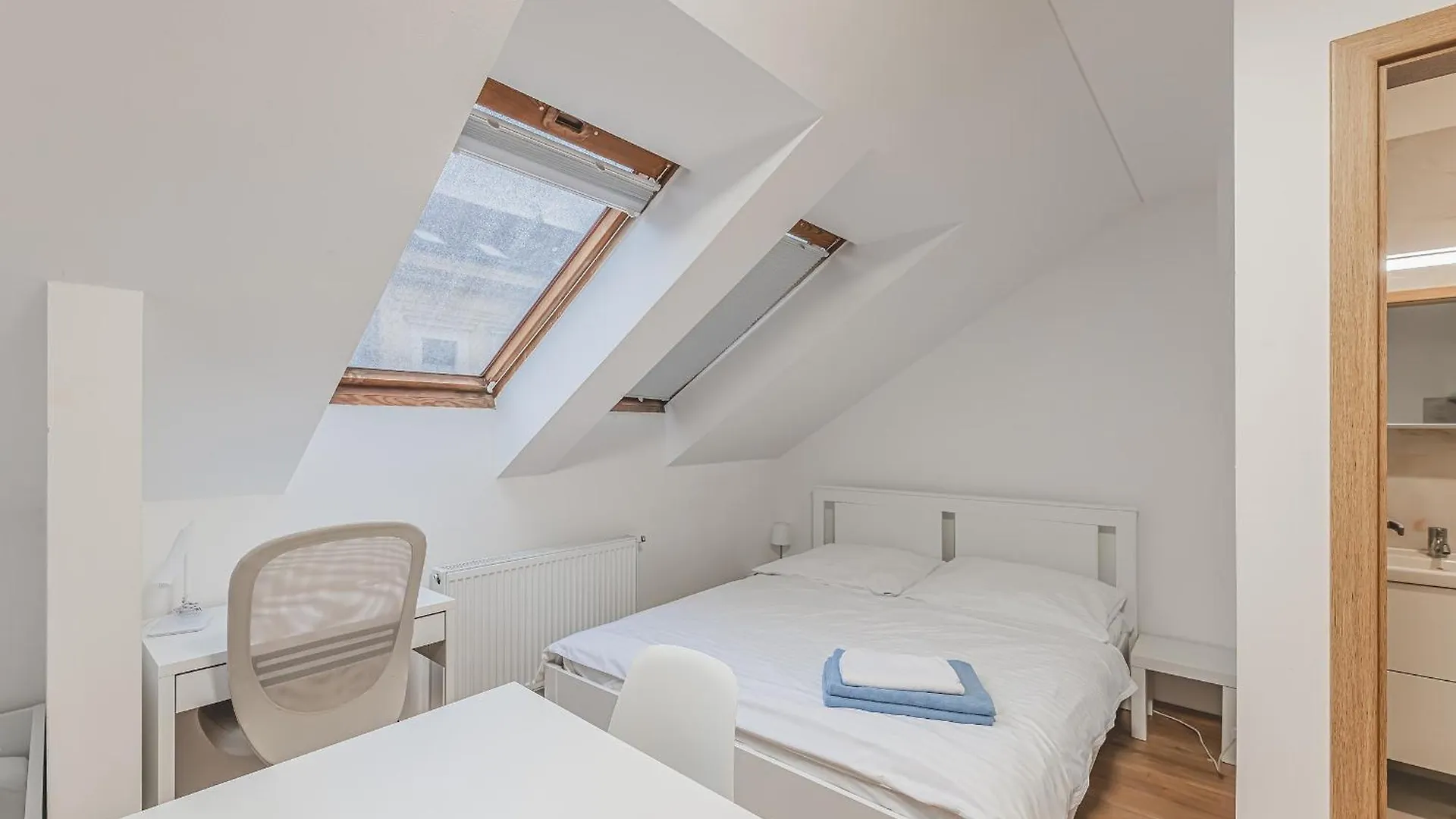 Appartamento Flat Near Prague Castle Stylish & Prime Location 3